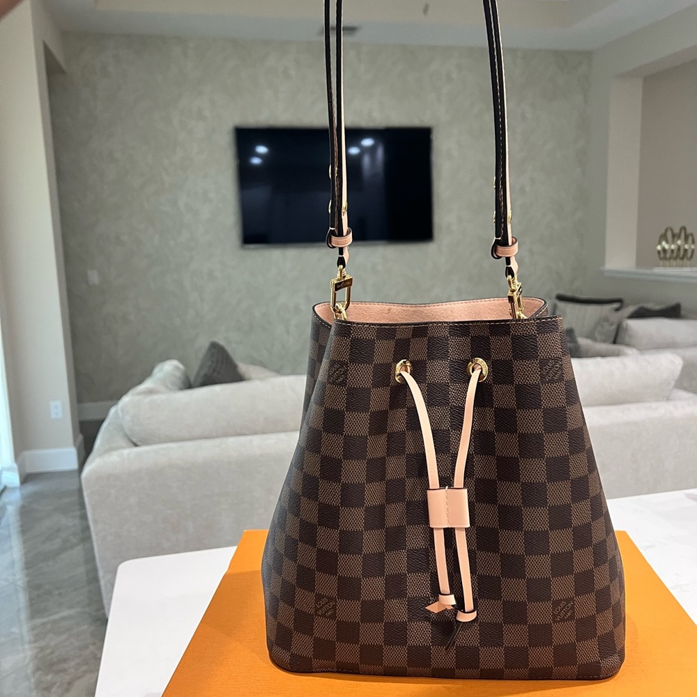 AUTHENTIC LOUIS VUITTON NEONOE